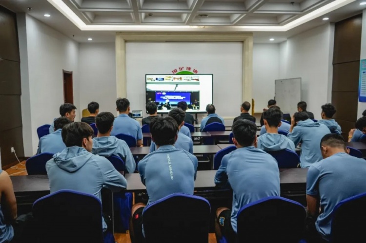 中足联警示教育入支云，全队修习职业纪律课