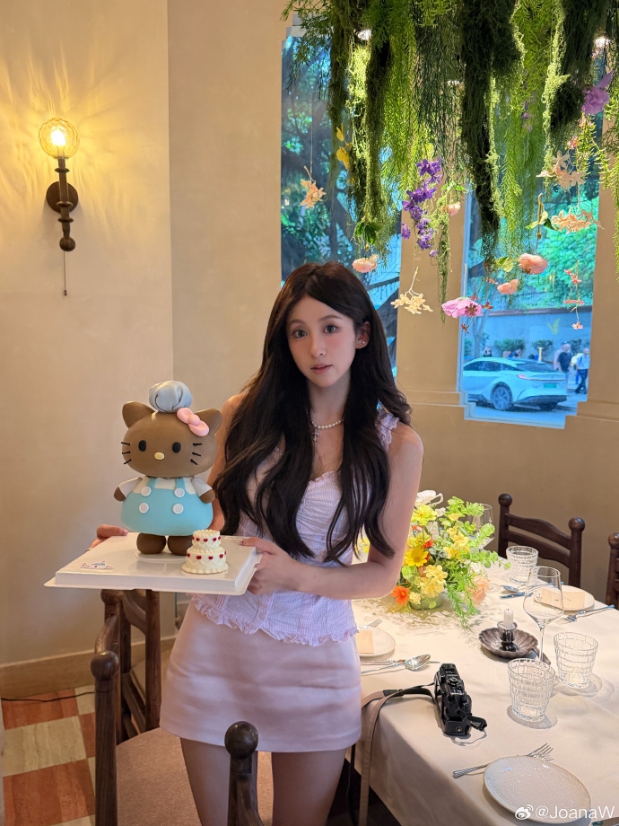 韦世豪社媒祝妻生日:永远18岁 韦世豪社媒祝妻生日:永远18岁
