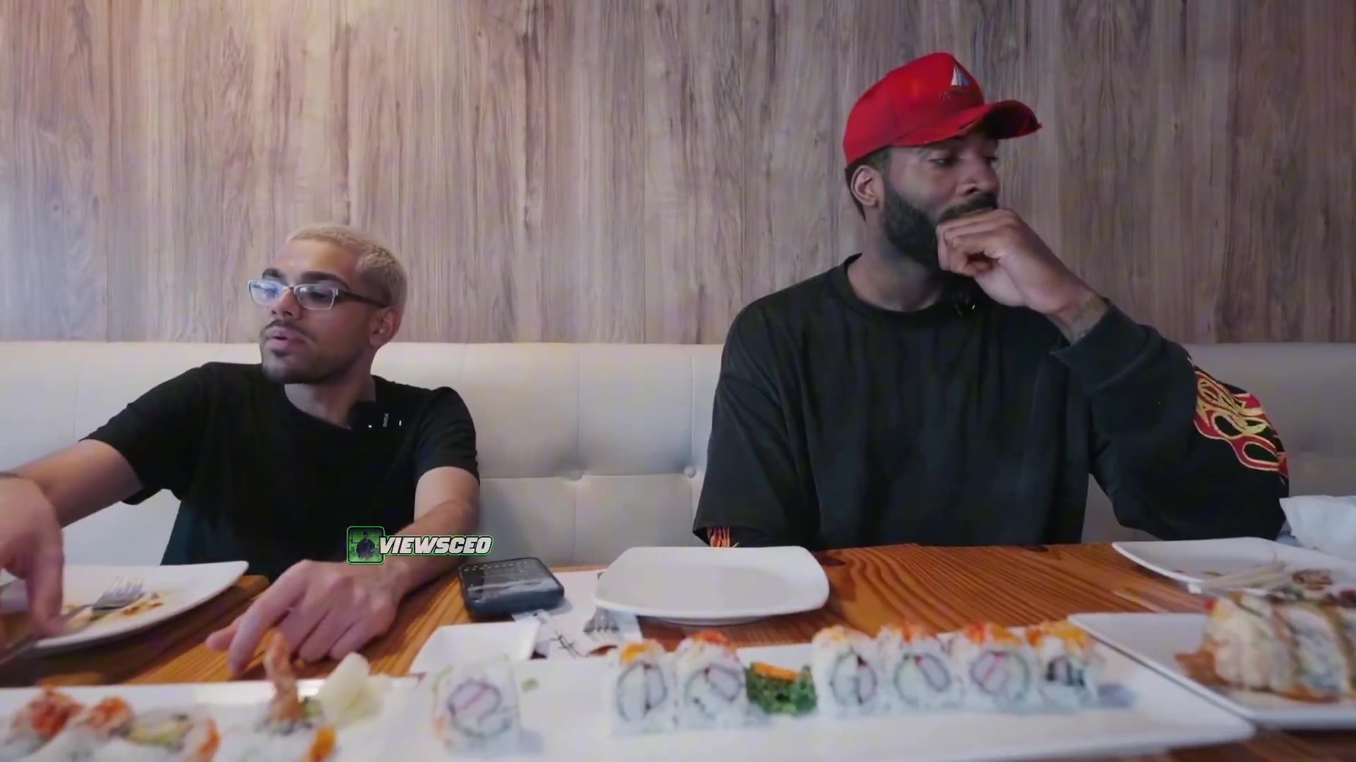 游戏主播吹哈登超詹姆斯被老人打断,德拉蒙德直播现场陷入尴尬 游戏主播吹哈登超詹姆斯被老人打断,德拉蒙德直播现场陷入尴尬