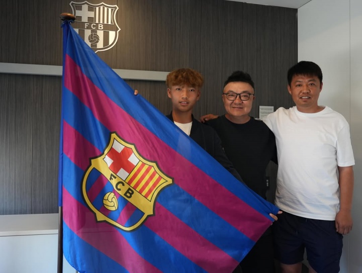 14岁中国球员李昊炎签约巴萨拉玛西亚U15梯队 创历史 14岁中国球员李昊炎签约巴萨拉玛西亚U15梯队 创历史