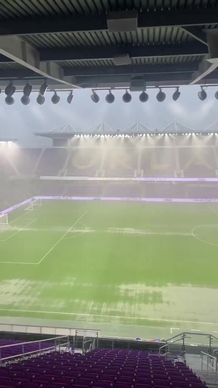 奥兰多特大暴雨致英哥战延期,开球时间未定 奥兰多特大暴雨致英哥战延期,开球时间未定