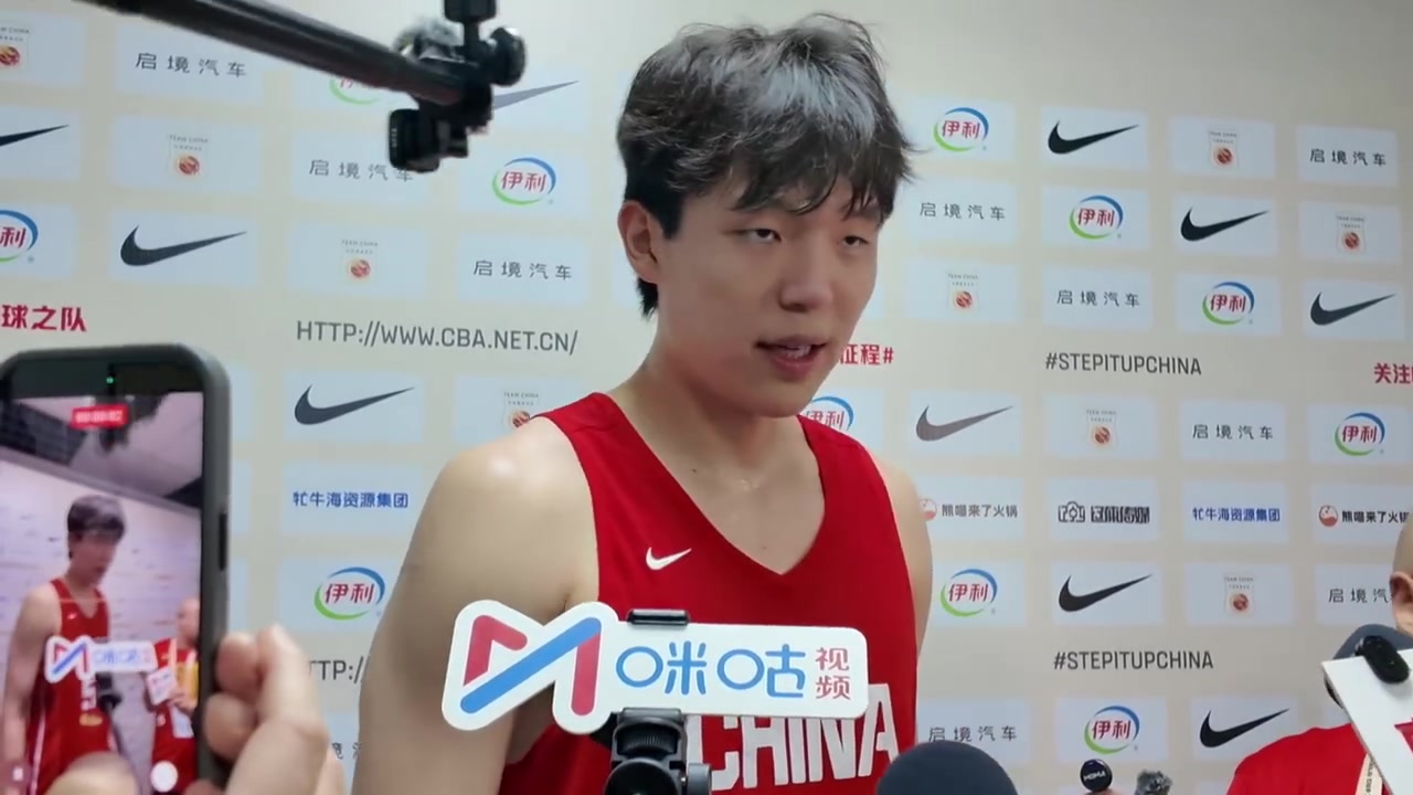 杨瀚森谈训练磨合：今晚全力拼