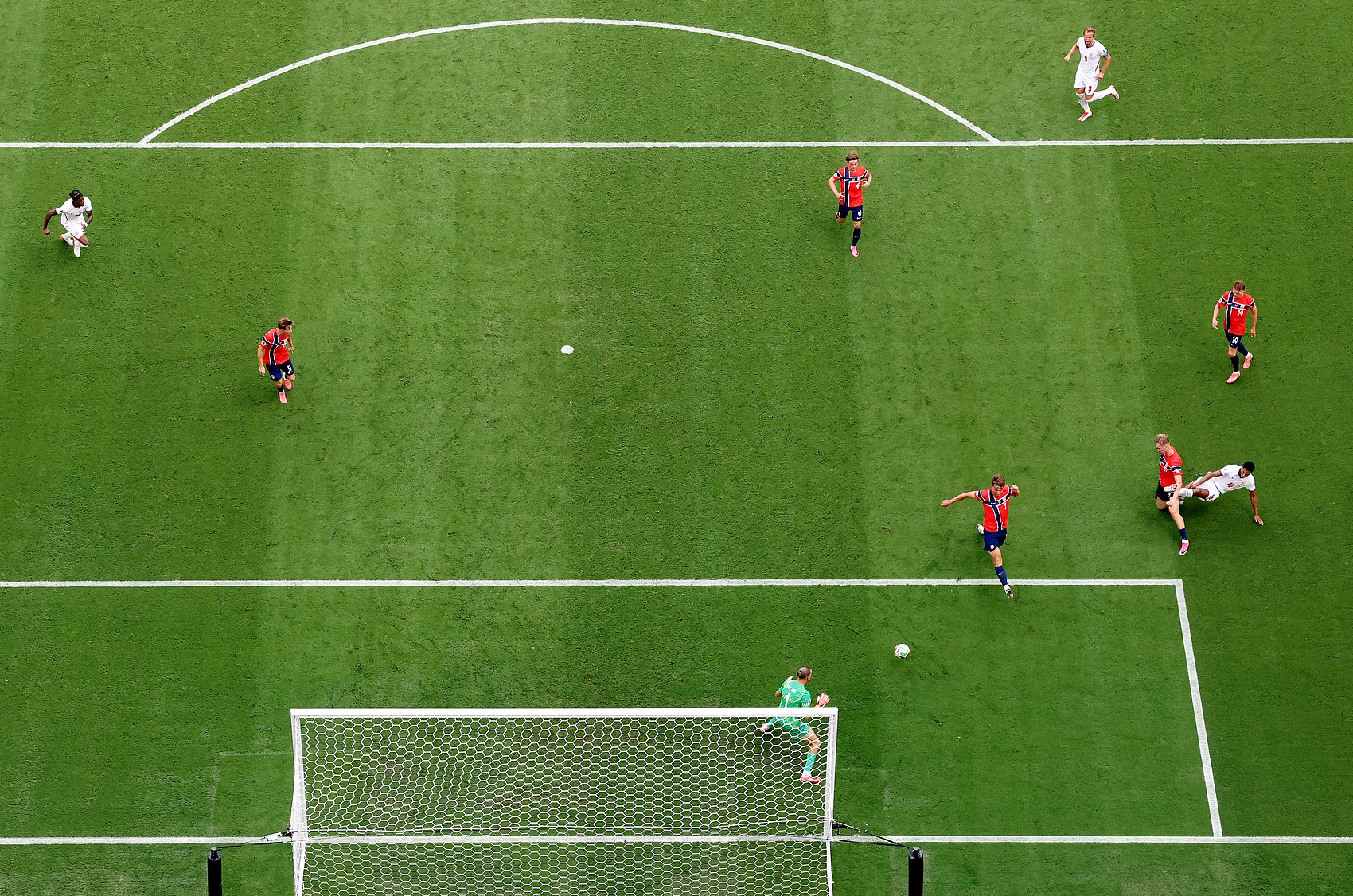 FIFA遭炮轰：C罗巴洛贡逃禁赛、阿根廷受益、特朗普获奖