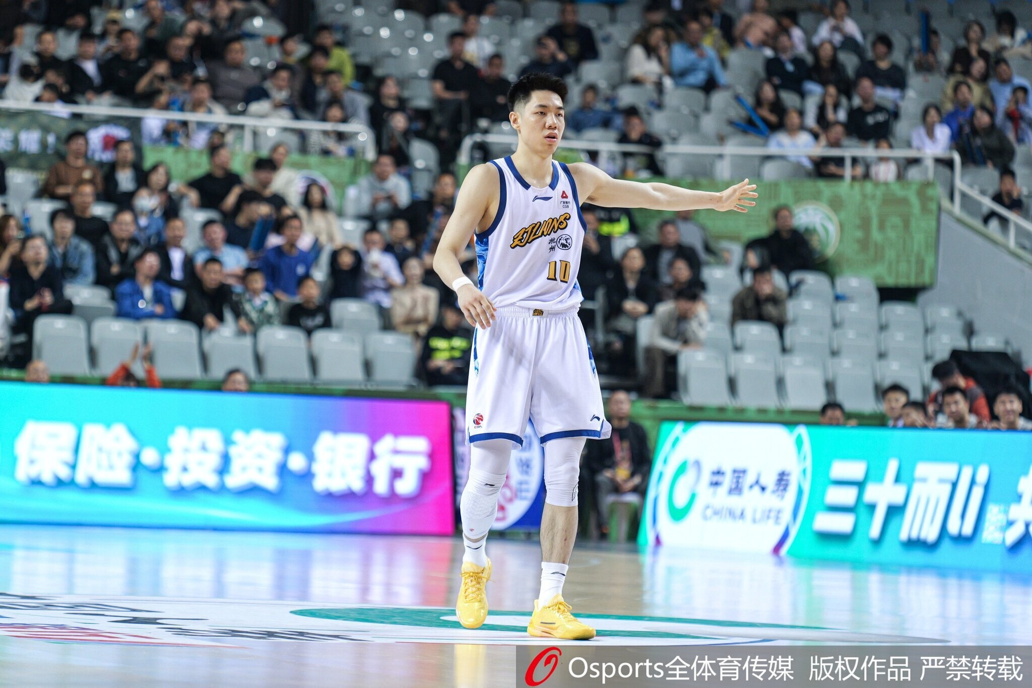 广厦锋线支柱朱俊龙确认留队 俱乐部财务困境下仍力保核心框架