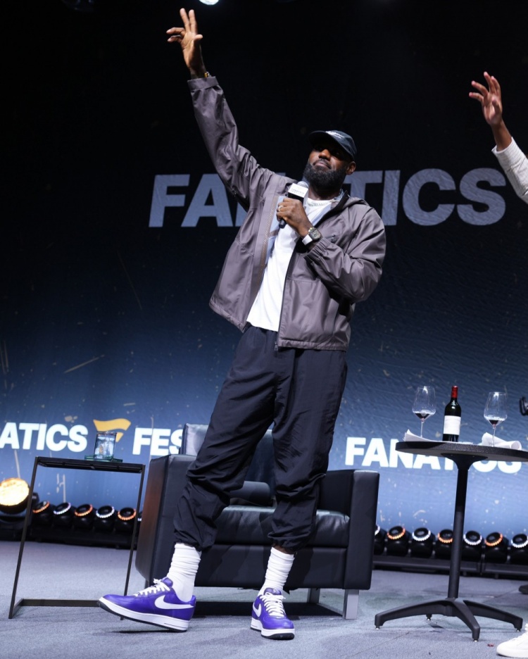 知情人士爆料:詹姆斯下一站骑士或76人 知情人士爆料:詹姆斯下一站骑士或76人