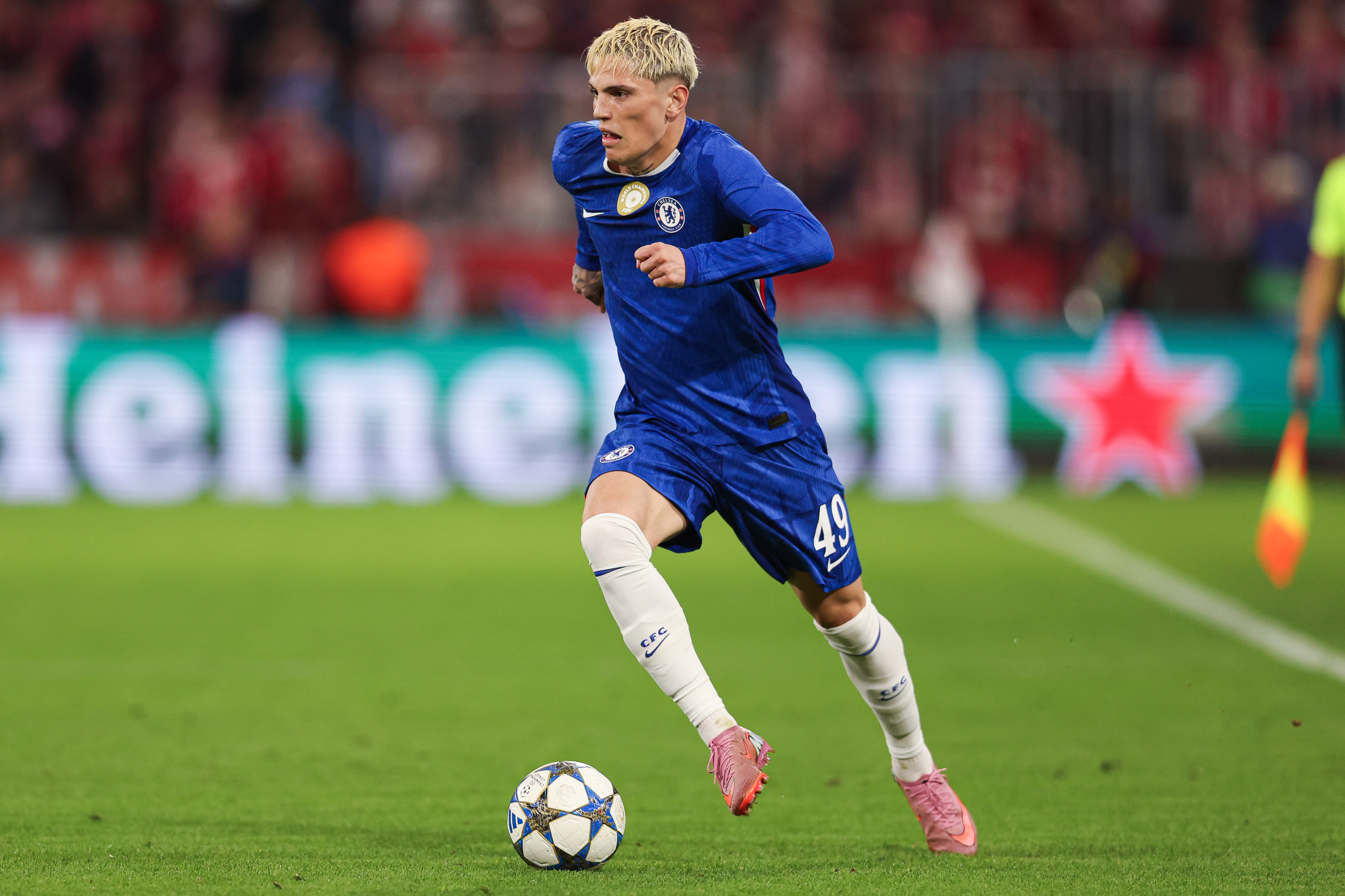罗马诺:维拉租借加纳乔含易触发买断条款,埃梅里亲自致电