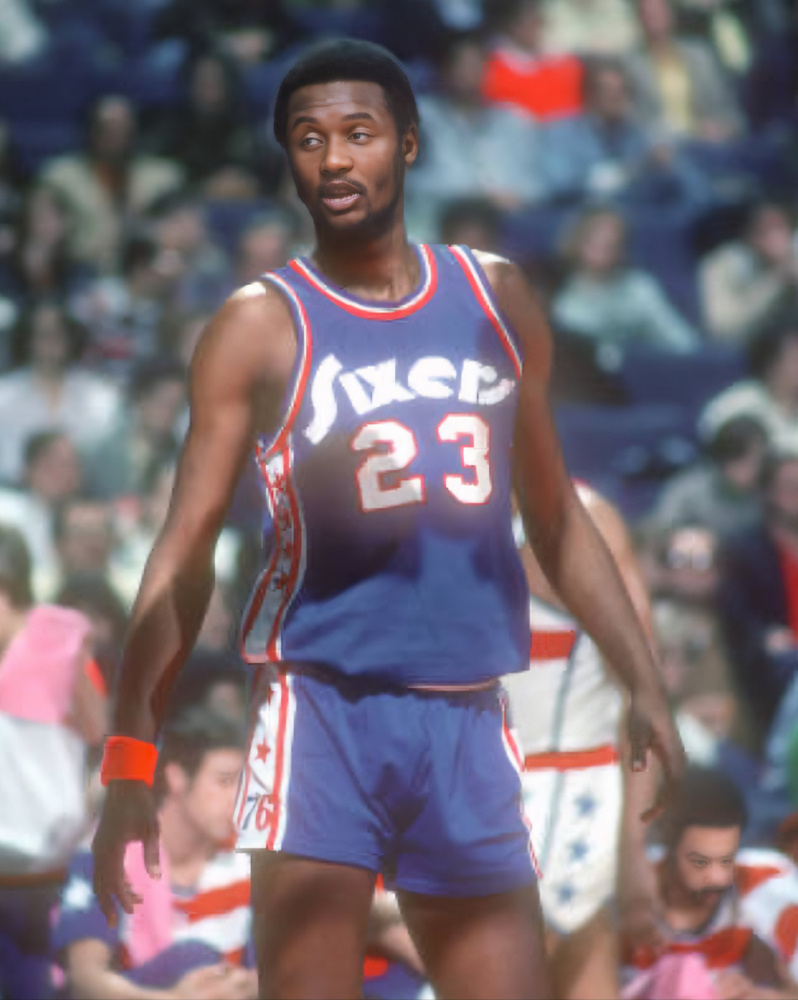 詹姆斯2年800万签约76人，23号球衣历史溯源：科比之父也曾身披
