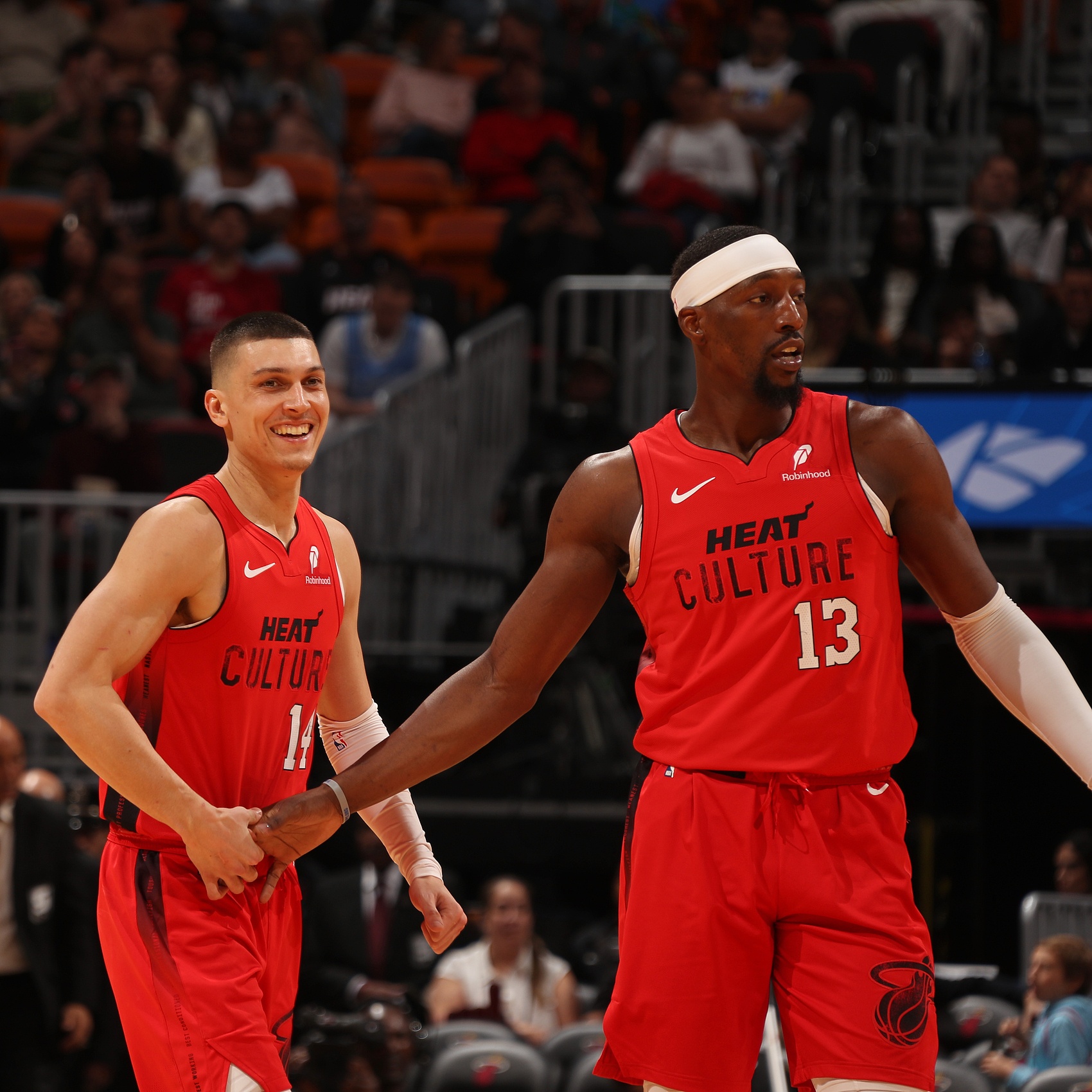 赌城拳影:阿德巴约击打希罗面部 盘点NBA队友反目恩怨史 赌城拳影:阿德巴约击打希罗面部 盘点NBA队友反目恩怨史