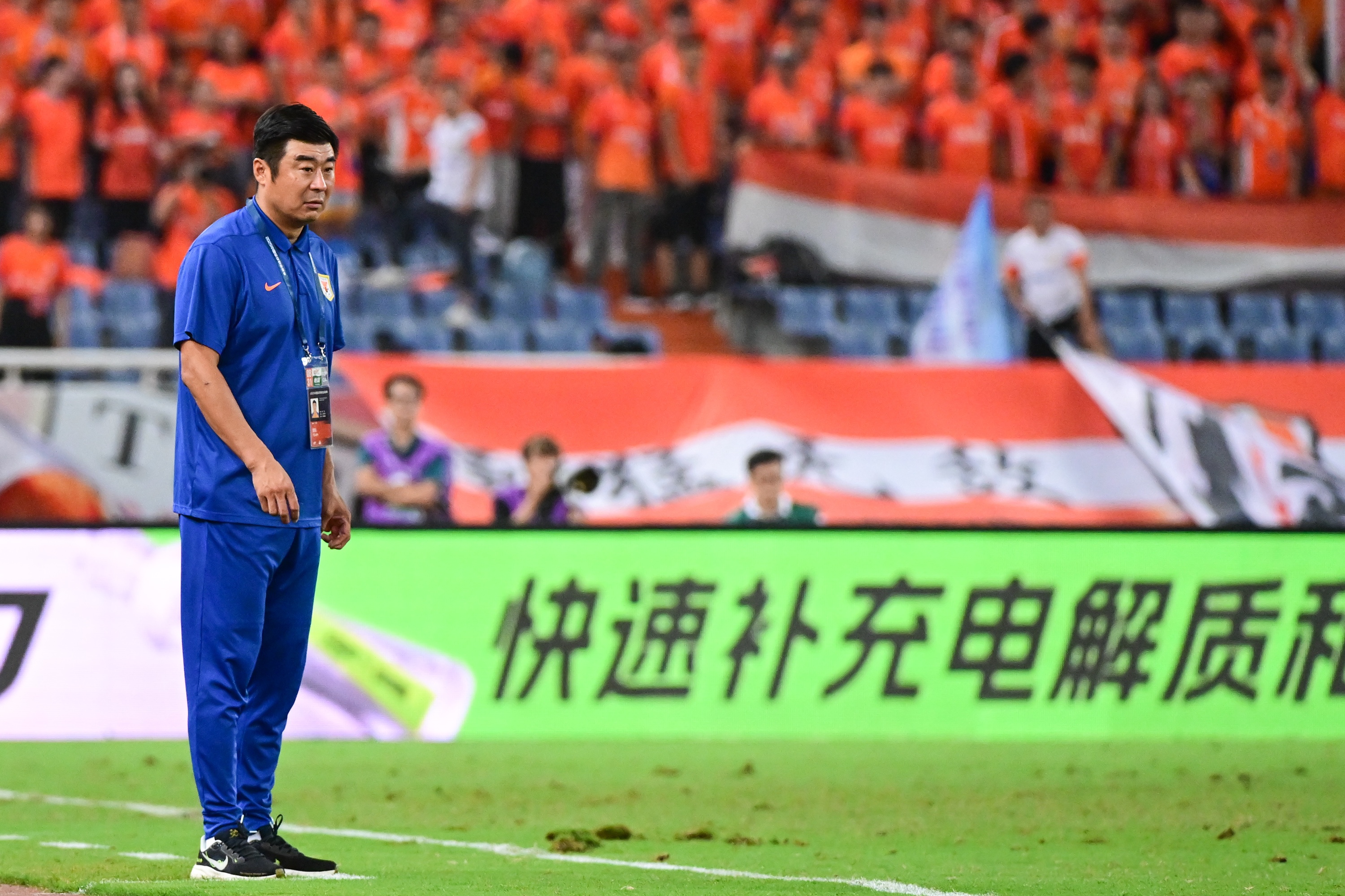 韩鹏34场中超17胜7平10负,泰山官宣其不再担任教练组组长 韩鹏34场中超17胜7平10负,泰山官宣其不再担任教练组组长