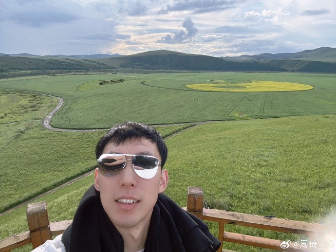 周琦晒满洲里度假照:百年满洲里! 周琦晒满洲里度假照:百年满洲里!