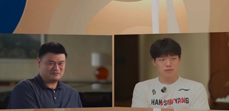 杨瀚森启蒙教练:他身体天赋远逊姚明易建联 我让他从后卫开始练