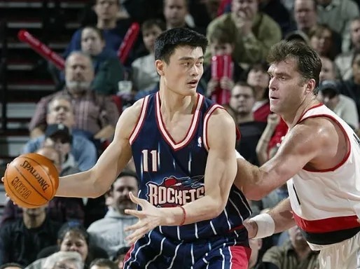 姚明、奥尼尔与约基奇：中锋的版本答案由空间决定
