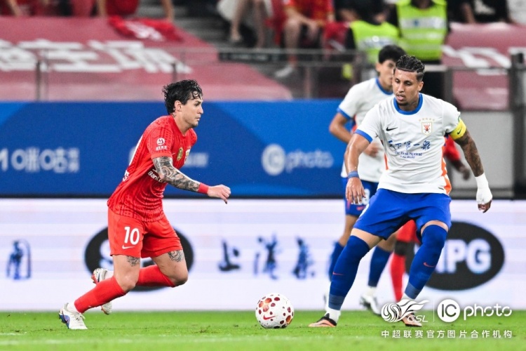 海港0-1泰山 两粒进球被吹难破门 海港0-1泰山 两粒进球被吹难破门