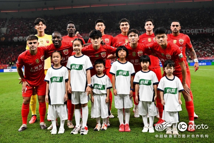 海港0-1泰山 两粒进球被吹难破门 海港0-1泰山 两粒进球被吹难破门