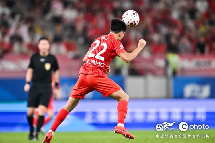 海港0-1泰山 两粒进球被吹难破门 海港0-1泰山 两粒进球被吹难破门