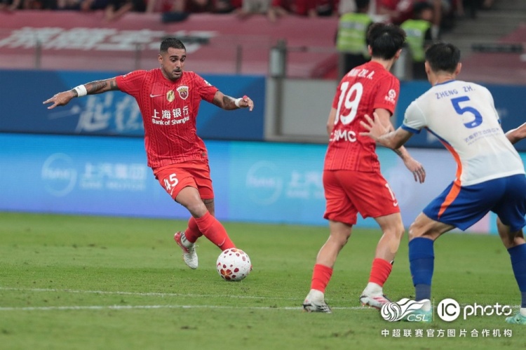 海港0-1泰山 两粒进球被吹难破门 海港0-1泰山 两粒进球被吹难破门