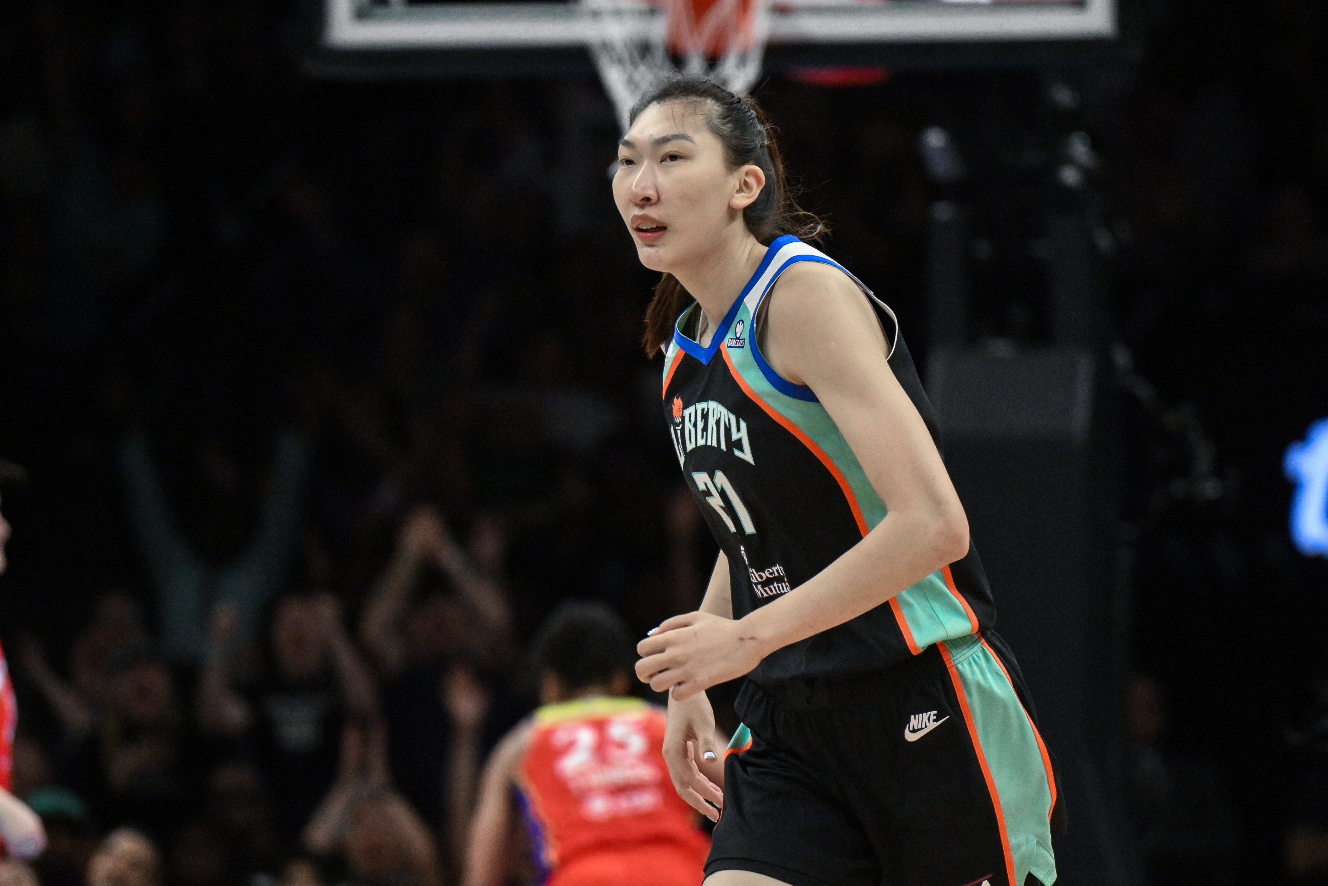 韩旭13分正负值+29断层领跑 自由人113-109险胜火花 韩旭13分正负值+29断层领跑 自由人113-109险胜火花