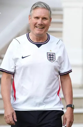 英阿大战裁判抢镜:上帝之手、西蒙尼表演、欧文假摔,这次主裁是美国人 英阿大战裁判抢镜:上帝之手、西蒙尼表演、欧文假摔,这次主裁是美国人