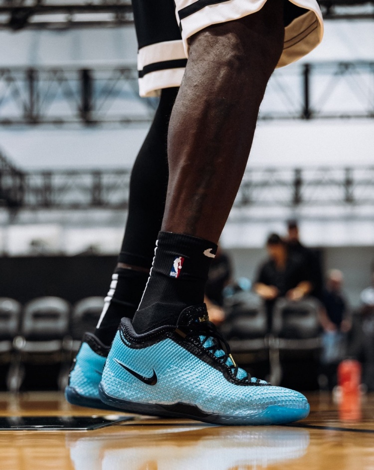 詹姆斯晒LeBron 24训练照:训练永不停歇,最轻正代战靴在路上 詹姆斯晒LeBron 24训练照:训练永不停歇,最轻正代战靴在路上