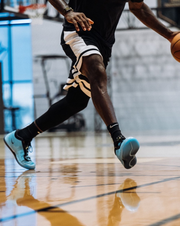 詹姆斯晒LeBron 24训练照:训练永不停歇,最轻正代战靴在路上 詹姆斯晒LeBron 24训练照:训练永不停歇,最轻正代战靴在路上