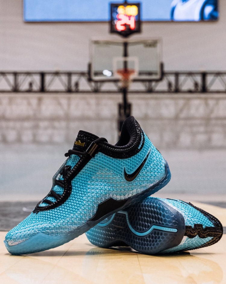詹姆斯晒LeBron 24训练照:训练永不停歇,最轻正代战靴在路上 詹姆斯晒LeBron 24训练照:训练永不停歇,最轻正代战靴在路上