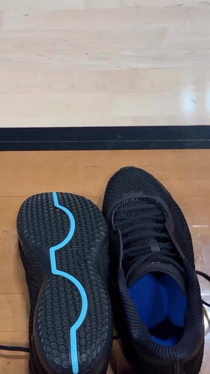 詹姆斯晒LeBron 24训练照:训练永不停歇,最轻正代战靴在路上 詹姆斯晒LeBron 24训练照:训练永不停歇,最轻正代战靴在路上