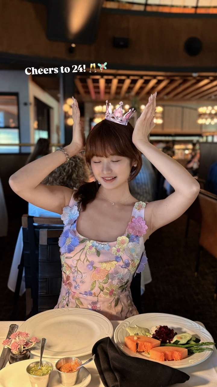 杨瀚森女友24岁庆生照曝光,两人年龄差三岁 杨瀚森女友24岁庆生照曝光,两人年龄差三岁