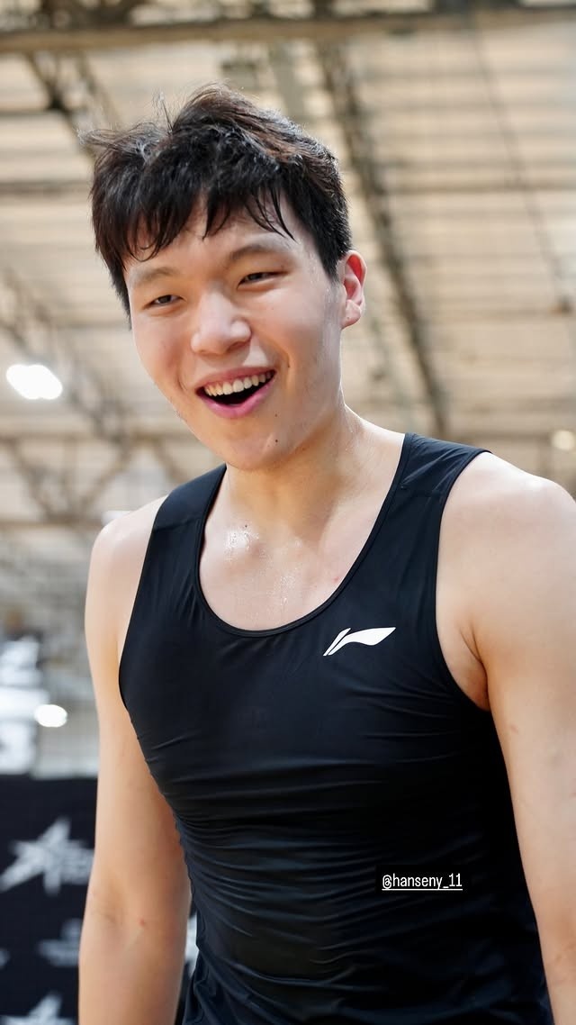 杨瀚森晒训练对位科洛克 开拓者中锋夏训升级中