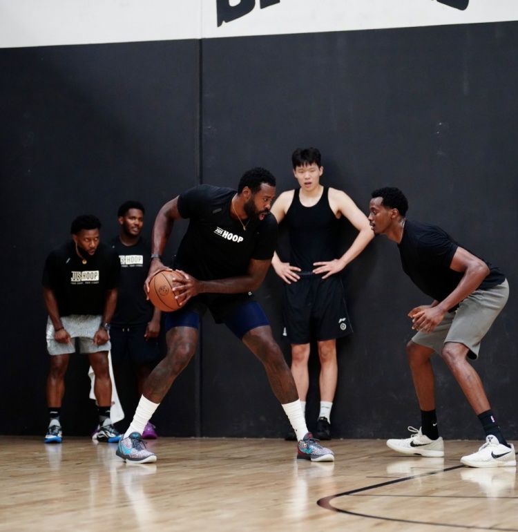 杨瀚森同场合练小乔丹与3J 训练师列现代内线八项必修课 杨瀚森同场合练小乔丹与3J 训练师列现代内线八项必修课