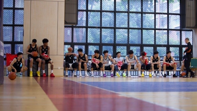 凌晨落地下午带队 广州龙狮新帅帕金斯首训无缝衔接
