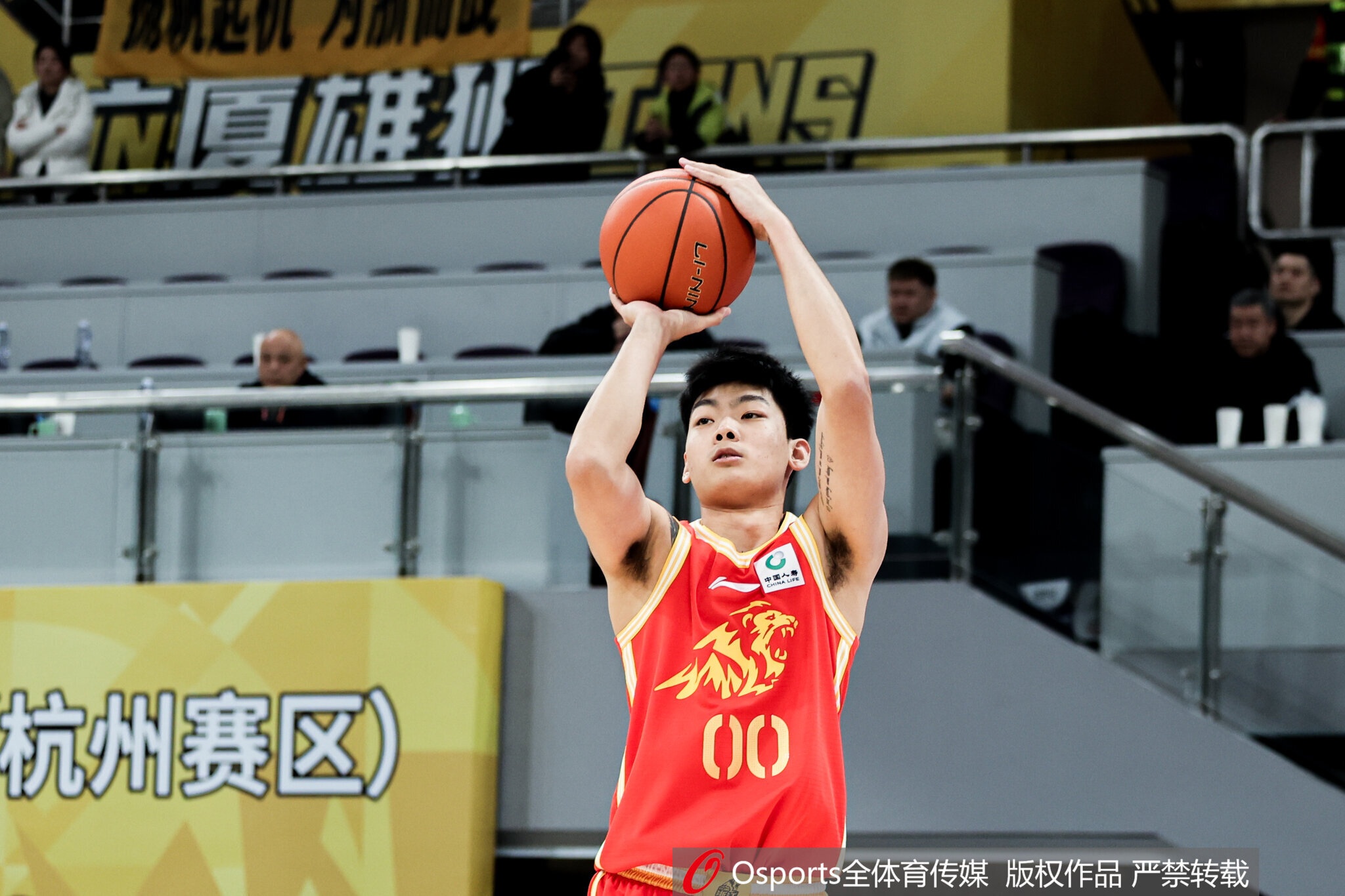 广厦后卫王欣瑞转投NBL石家庄翔蓝,四个赛季CBA生涯告终 广厦后卫王欣瑞转投NBL石家庄翔蓝,四个赛季CBA生涯告终
