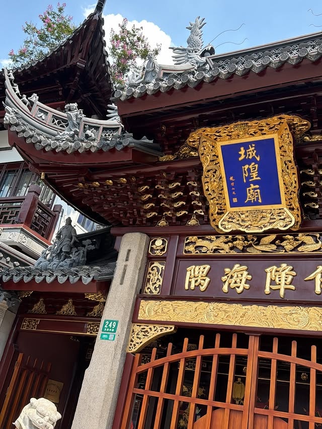 乔治妻子社媒晒中国行照片：上海48小时影像记录