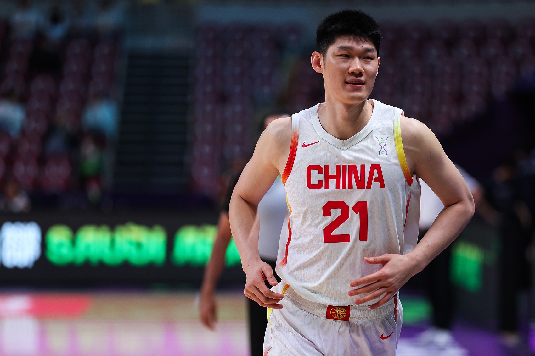 郭艾伦：中国男篮别老是沉退，胡金秋能防各种位置