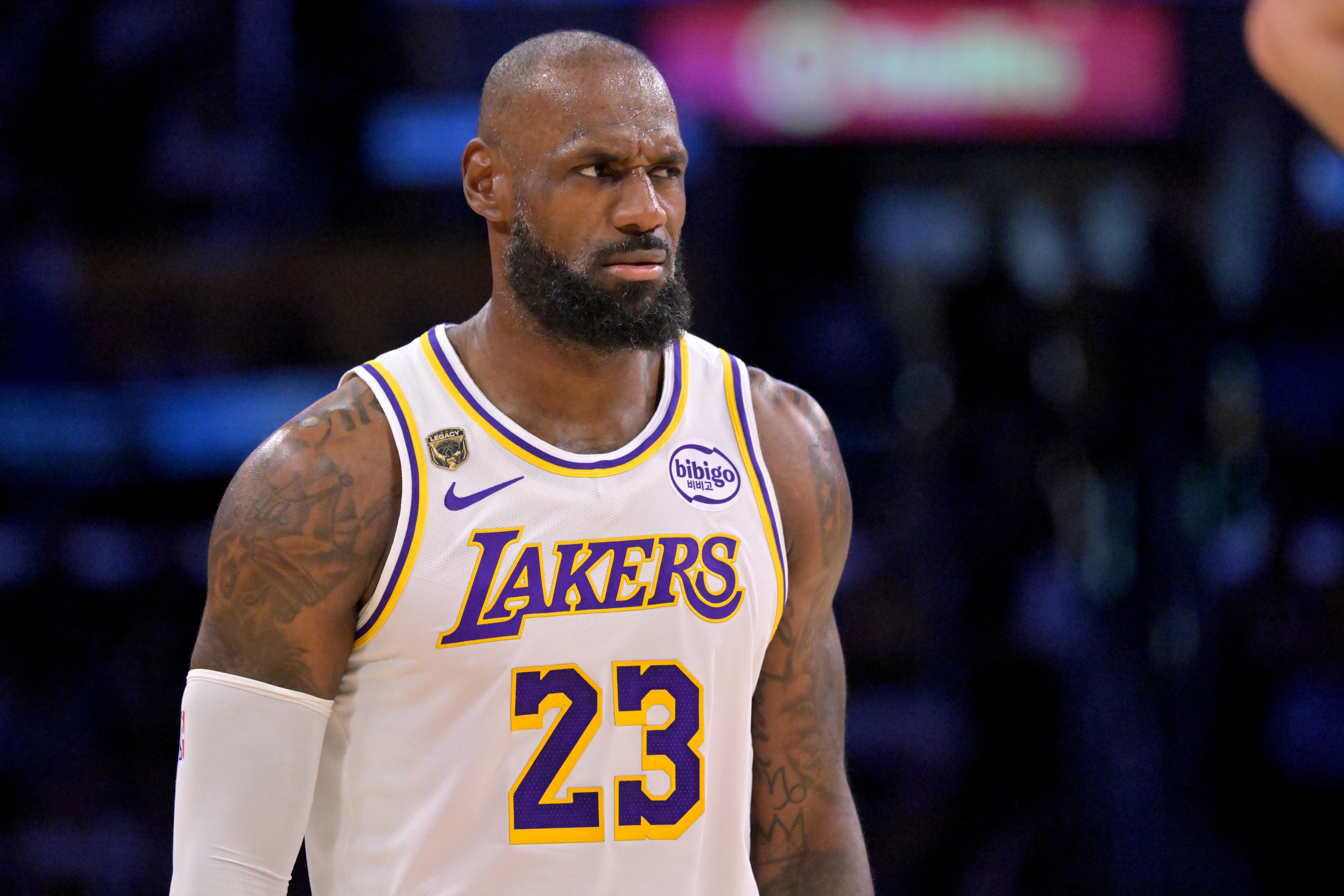 41岁詹姆斯愿签387万底薪 五队候选均无夺冠把握 41岁詹姆斯愿签387万底薪 五队候选均无夺冠把握
