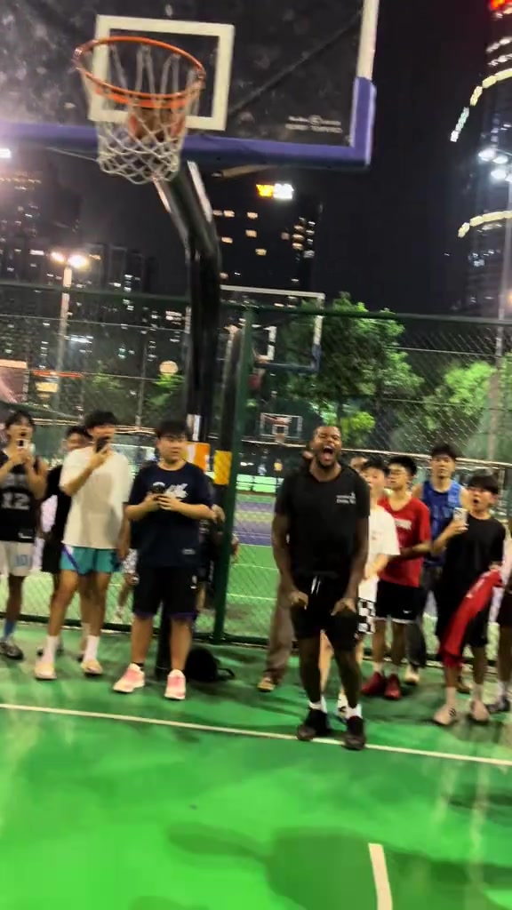 杰伦·格林中国行首演空接炸扣 百分大战今晚广州开打 杰伦·格林中国行首演空接炸扣 百分大战今晚广州开打