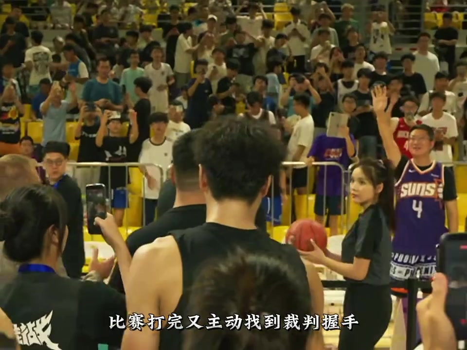 杰伦·格林百分大战100-51大胜陈泽文 暂停间隙秀胯下扣篮 杰伦·格林百分大战100-51大胜陈泽文 暂停间隙秀胯下扣篮