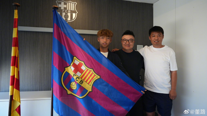 14岁李昊炎获参赛证 新赛季正式代表巴萨U15出战 14岁李昊炎获参赛证 新赛季正式代表巴萨U15出战