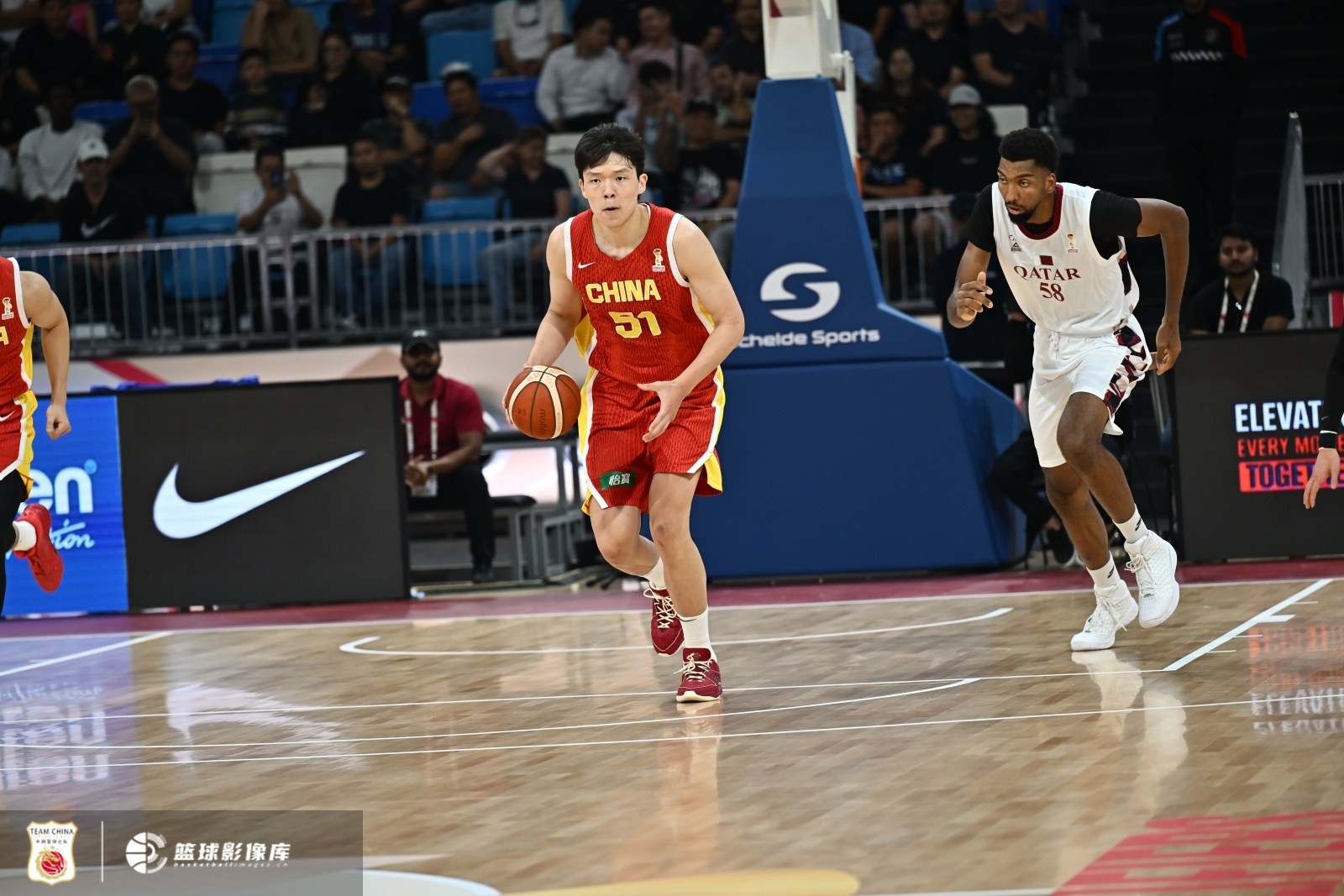 中国青年报:中国男篮拿下关键一战 杨瀚森的球权明显提升