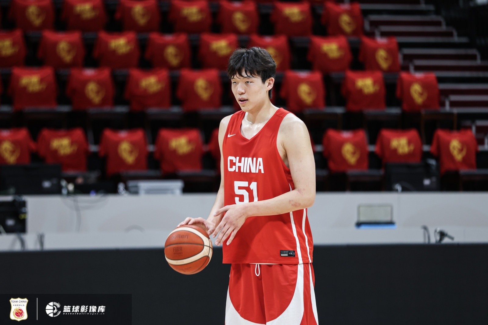 很强硬!杨瀚森半场5中4贡献9分5篮板1助攻1盖帽 2次犯规有隐患 很强硬!杨瀚森半场5中4贡献9分5篮板1助攻1盖帽 2次犯规有隐患