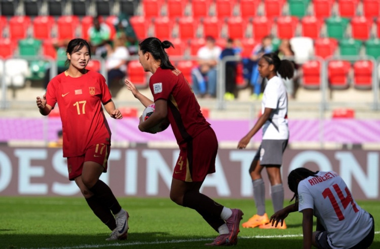 黄嘉欣独中三元 陈睿琳助攻帽子戏法 中国U-20女足五球大胜对手 黄嘉欣独中三元 陈睿琳助攻帽子戏法 中国U-20女足五球大胜对手