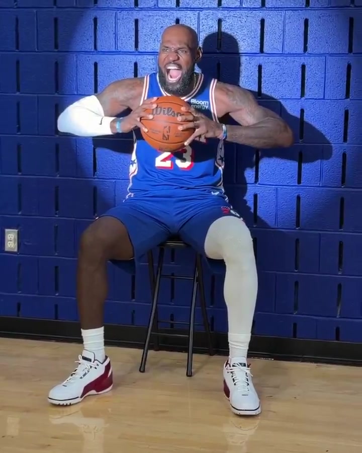 费城23号上线🚨NBA官推晒詹姆斯76人球衣造型:费城76人詹姆斯 费城23号上线🚨NBA官推晒詹姆斯76人球衣造型:费城76人詹姆斯